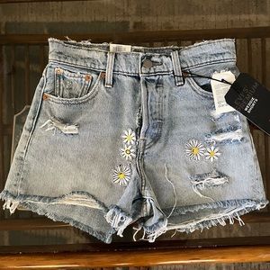 Levi’s Wedgie shorts